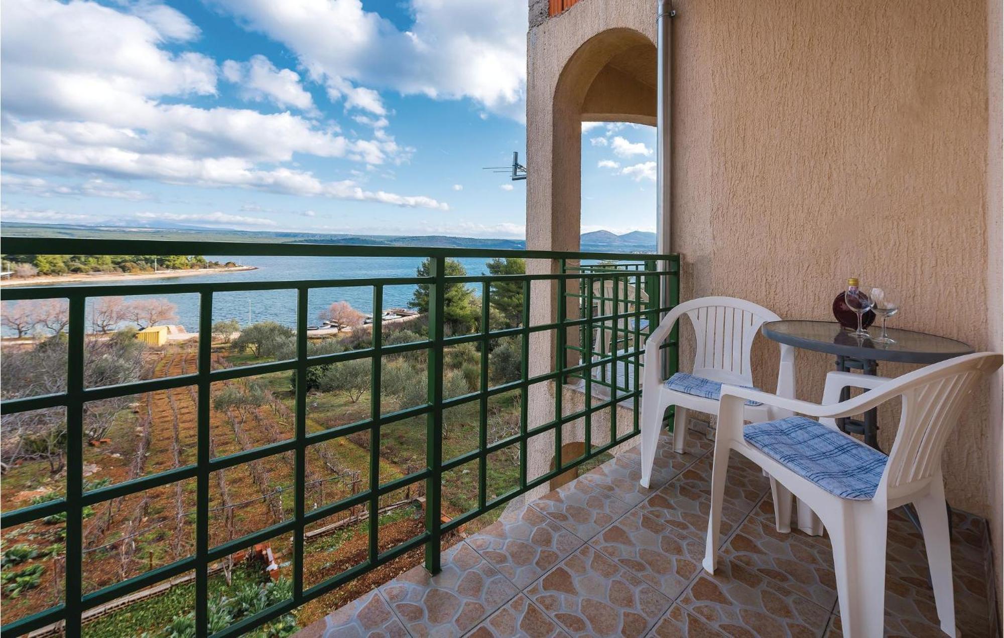 Beautiful Apartment In Raslina With Wifi 외부 사진